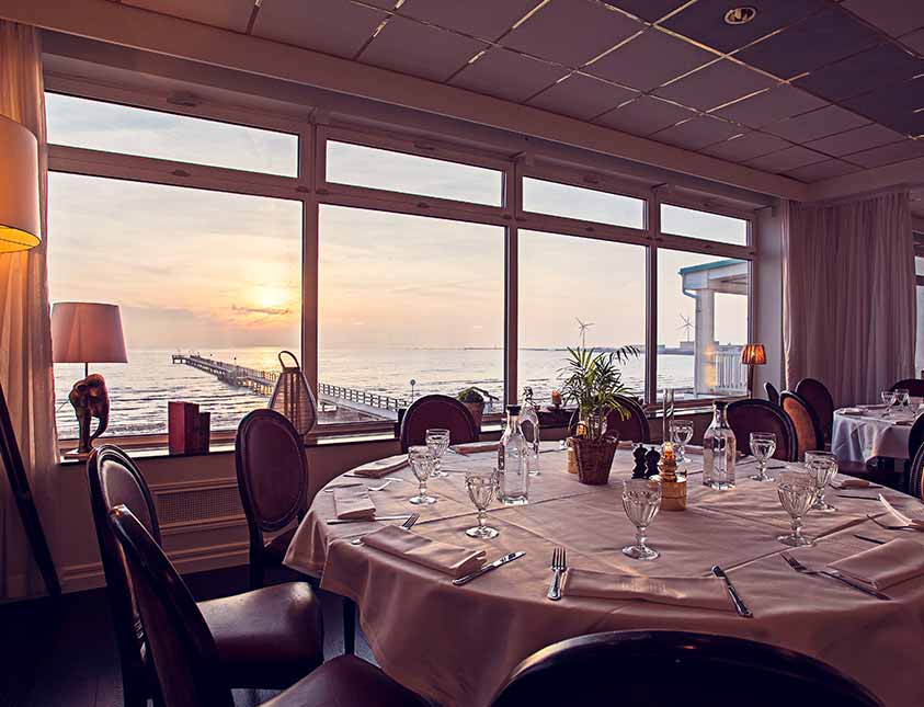 Uppdukat för middag i ett av våra konferensrum på Falkenberg Strandbad