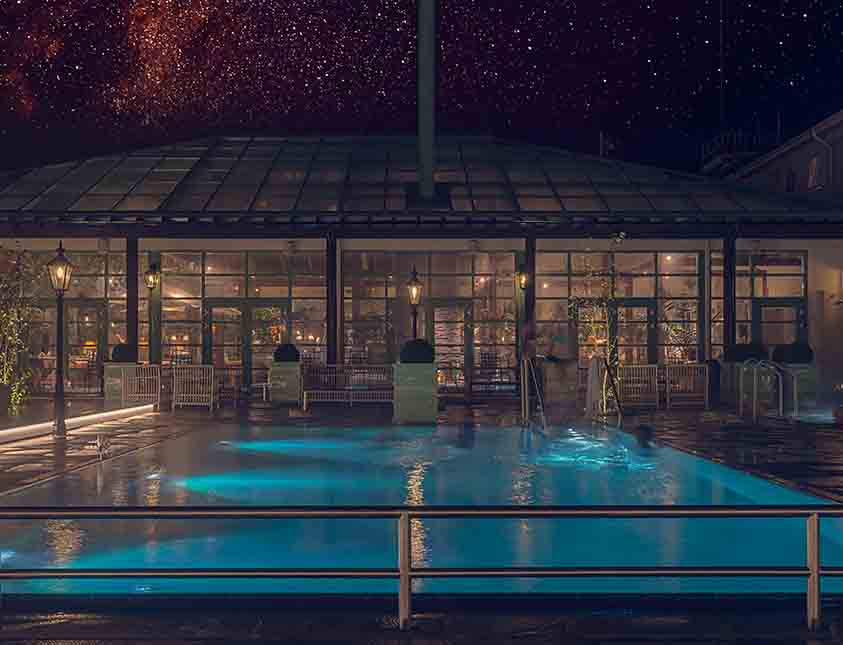 Upplyst pool på Falkenberg Strandbad