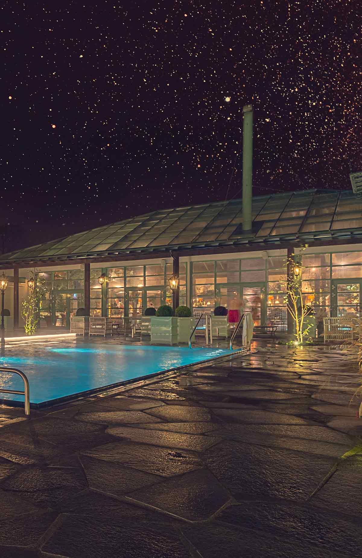 Upplev en spa-upplevelse på Falkenberg Strandbad, oavsett om det är dag eller kväll