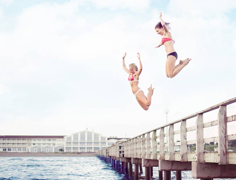 Bad från bryggan vid Falkenberg Strandbad