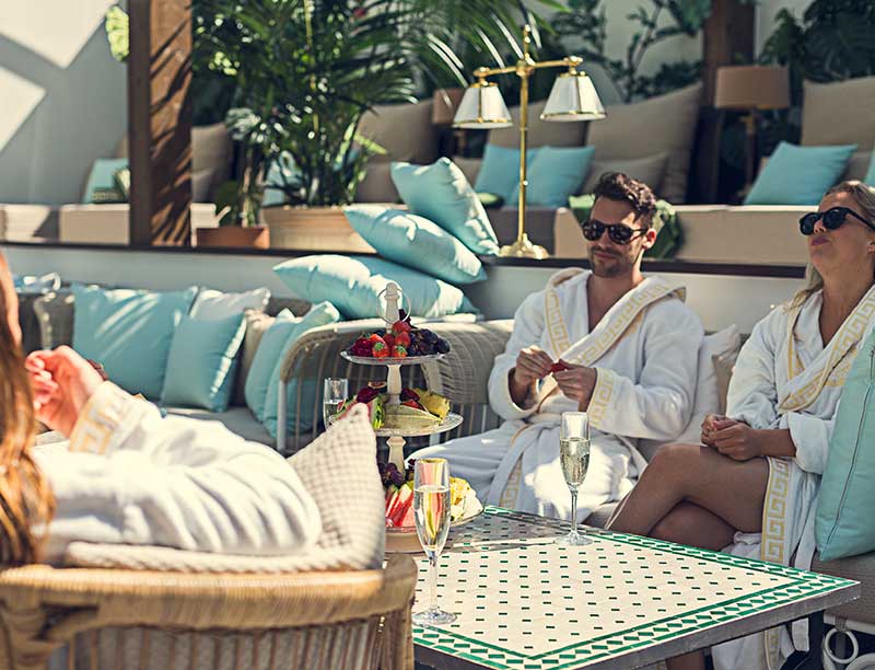 Relax och förfriskningar i The Retreat Club på Falkenberg Strandbad