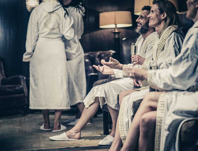 Det är lätt att få gänget att trivas på Falkenberg Strandbad