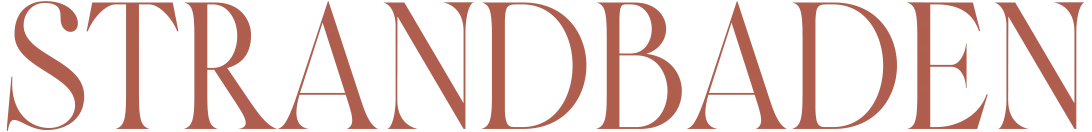 Strandbaden logotyp i elegant rödbrun färg för spa och hotell vid havet